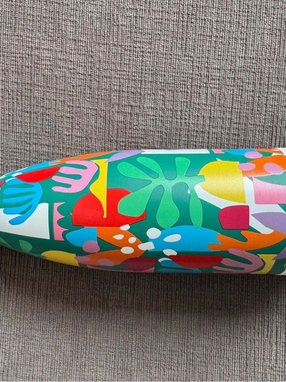 S'well 17 oz Multicolor Abstract Cutouts Classic Bottle NWT
